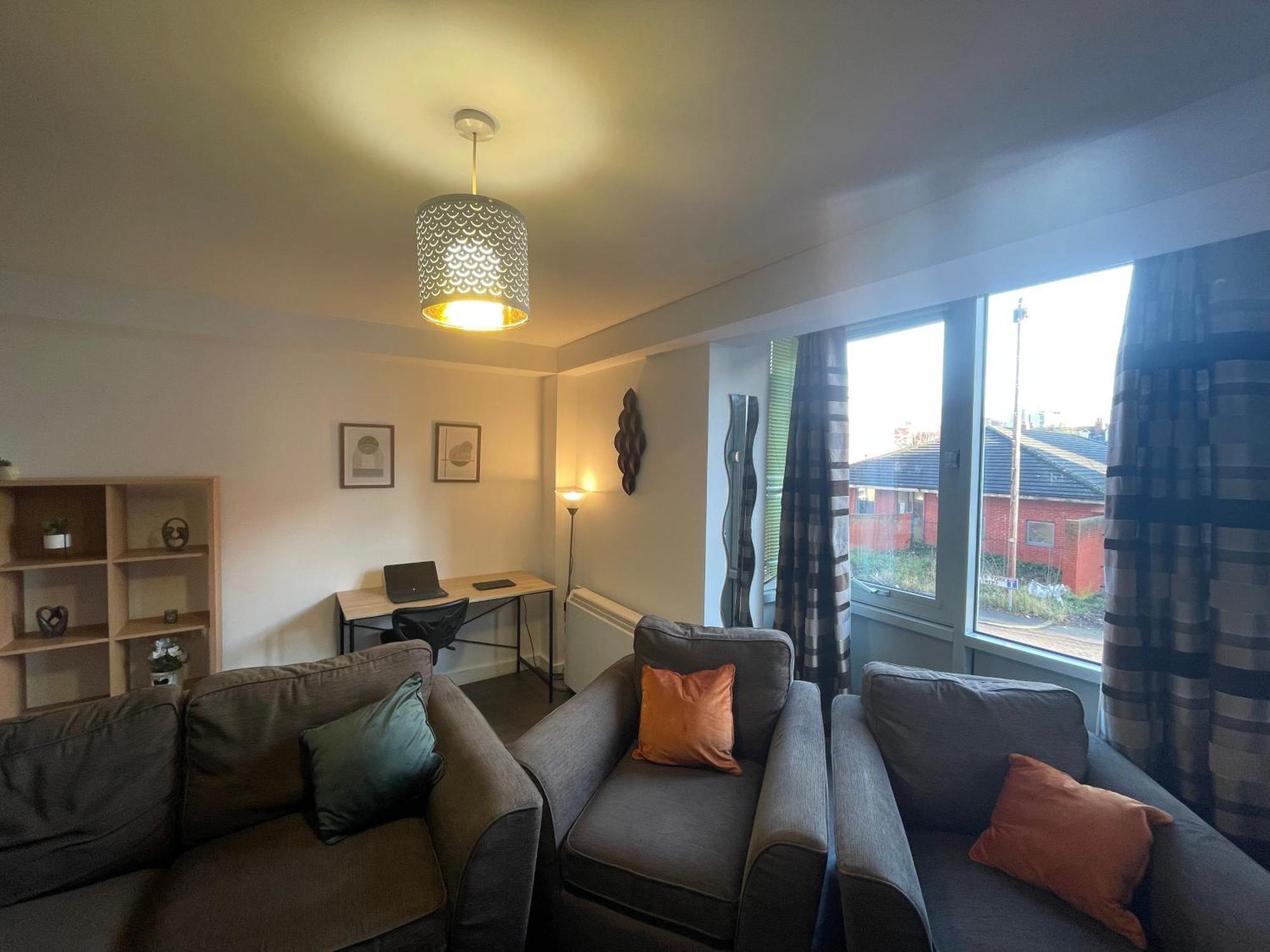 Business & Leisure City Centre 2 Bed En-Suite Apartment With Free Parking And Netflix Coventry Dış mekan fotoğraf