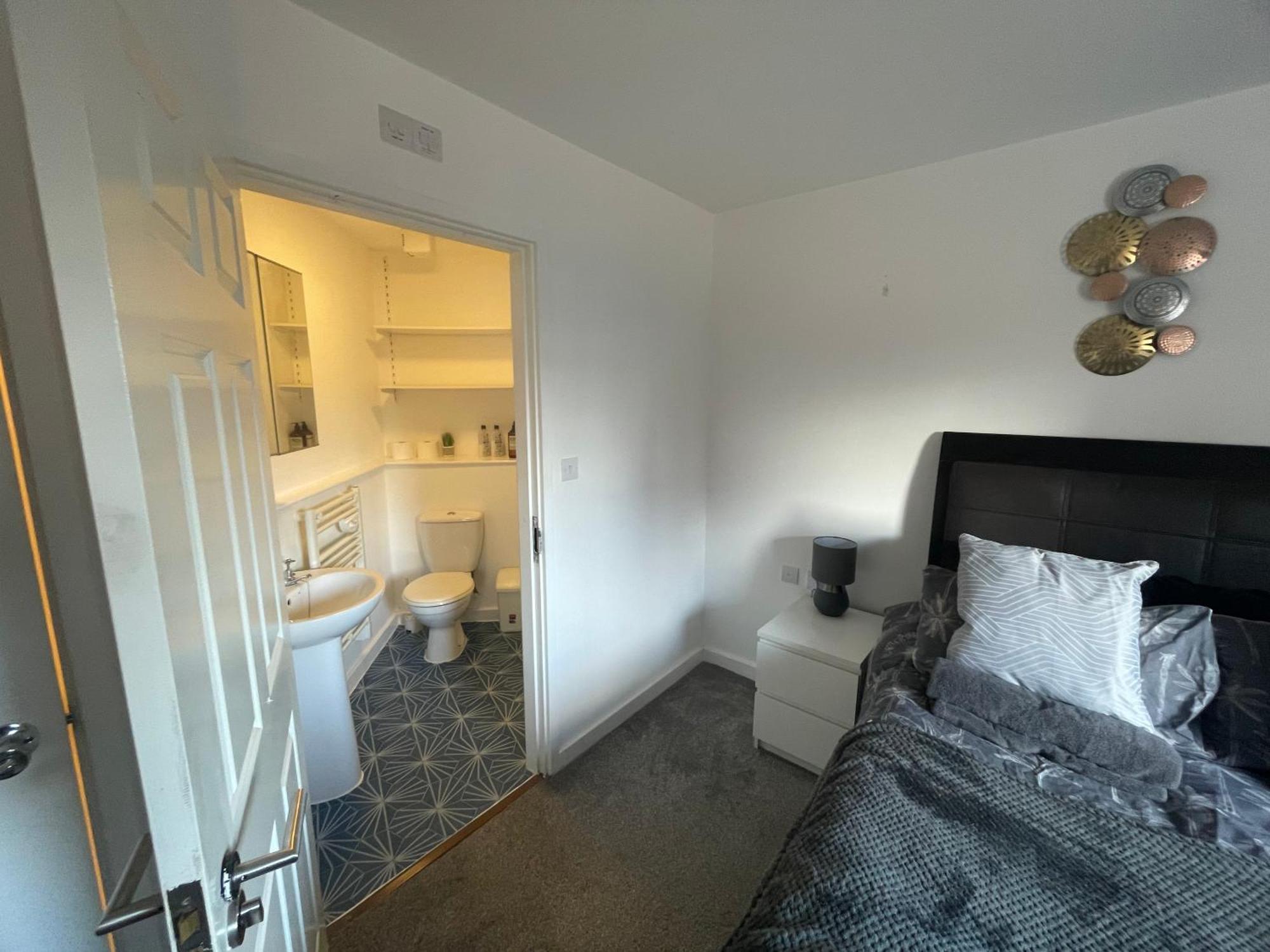 Business & Leisure City Centre 2 Bed En-Suite Apartment With Free Parking And Netflix Coventry Dış mekan fotoğraf